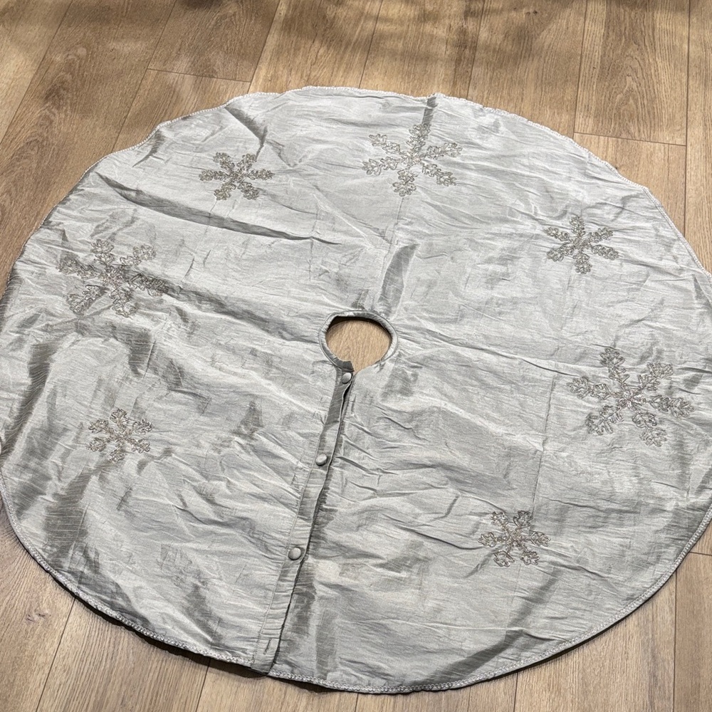 Silver Snowflake Tree Skirt
